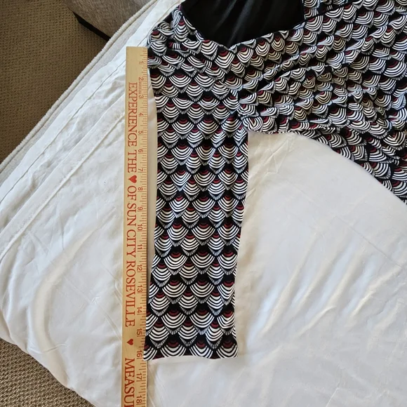 White House Black Market WBHM Faux Wrap Dress Geometric Design Size 6 - Picture 8 of 13